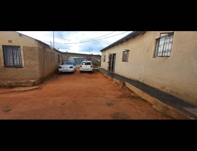 9 BEDROOM HOUSE FOR SALE IN INXIWENI